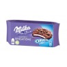 Milka Cookie Sensations Oreo Creme kakaós keksz tejcsokoládé darabokkal & vaníliás töltelékkel 156 g